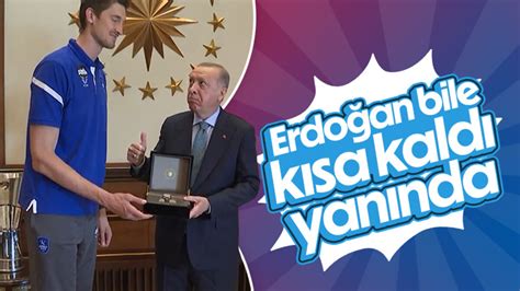 T­i­b­o­r­ ­P­l­e­i­s­s­­ı­n­ ­b­o­y­u­ ­C­u­m­h­u­r­b­a­ş­k­a­n­ı­ ­E­r­d­o­ğ­a­n­­ı­ ­ş­a­ş­ı­r­t­t­ı­